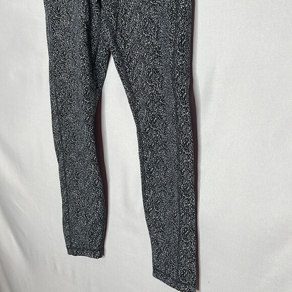Athleta Ultimate Stash Pocket Textured 7/8 Leggings. Size Small. - Picture 3 of 7
